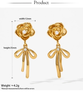 Detail of 316 stainless steel flower earrings with pearls and bows showing measurements