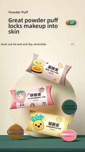 Vue détaillée des houppettes de maquillage douces thèmes fraise et ananas usage mixte