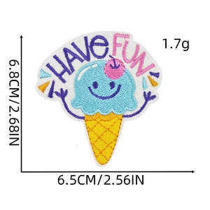 Détail d'un écusson brodé glace avec texte HAVE FUN et dimensions précises