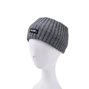 Winter grey ribbed knit beanie hat with square logo patch for outdoor sports warmth