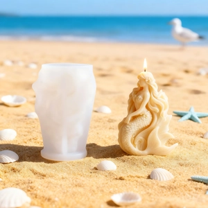 Stampo 3D in silicone a forma di sirena per candele con dettagli di squame sulla sabbia