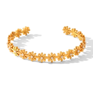 French vintage daisy cuff bracelet with pearls in 18k gold plated stainless steel