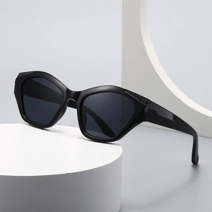 Retro Cat Eye Sunglasses Geometric Angular PC Frame Decorative Rhinestones UV400 Protection Modern Eyewear For Women