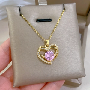 Détails du pendentif cœur double en or avec cristal rose et pavé de diamants brillants