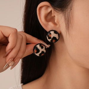Retro faux leather leopard print round stud earrings with silver needles for women