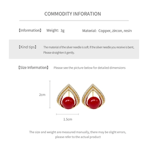 Infographie montrant les boucles d'oreilles gouttes plaquées or 18k avec dimensions