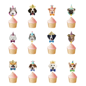 Set di decorazioni per cupcake per cani con varie razze su sfondo bianco professionale