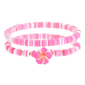 Set di bracciali boho con perline rosa e bianche e ciondolo a forma di plumeria