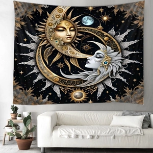 Gros plan détaillé de la tapisserie mandala soleil et lune sur un mur blanc de chambre