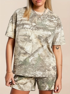 Women's 2-piece summer set with camo print t-shirt and elastic shorts outfit