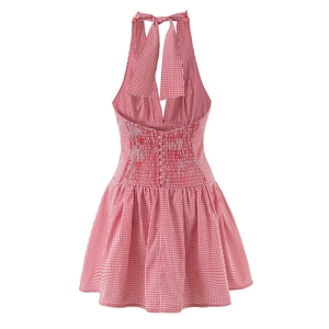 Robe dos nu à carreaux vichy rouge et blanc avec taille froncée et smockée