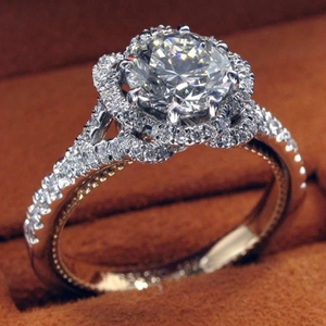 Bague vintage fleurs ajourées en zircon avec pierre ronde et anneau torsadé