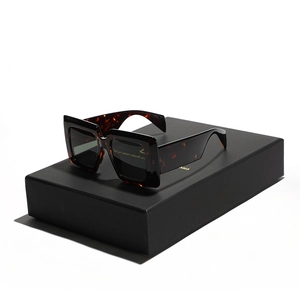 Retro square oversized tortoiseshell sunglasses for women and men in a premium black gift box