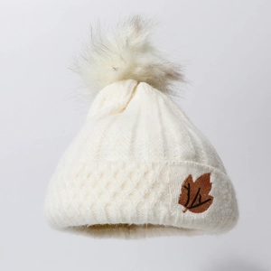 Winter Warme Strickmütze Mit Kunstfell Bommel Und Ahornblatt Bestickung Thermische Outdoor Slouchy Mütze Für Damen