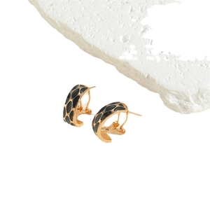 Elegant 14K gold plated hoop earrings with black dripping oil heart pattern on white stone