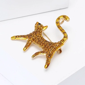 Cartoon alloy cat brooch with yellow rhinestones on white geometric stand
