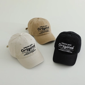 Set di cappelli da baseball per bambini beige, kaki e nero con ricamo di lettere originali