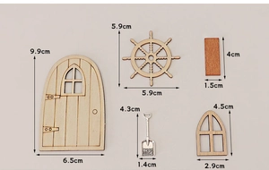 Detailansicht des 5-teiligen Miniatur Holz-Tür-Set für DIY Weihnachtsdekorationen