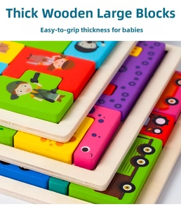 Gros plan sur d'épais puzzles en bois avec des animaux et véhicules colorés