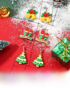 Detailed dimensions of Christmas acrylic earrings with bell, gift box and tree charms