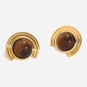 Detail of 18K gold stainless steel earrings with ribbed design and brown tiger eye stone