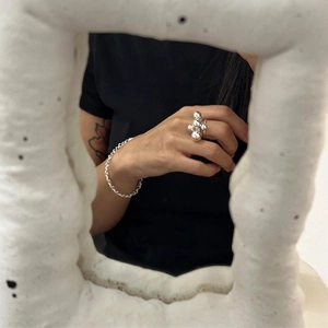 Minimalist S925 sterling silver twisted chain bracelet and creative stacked sphere ring set