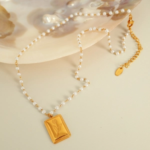 Collana a tulipano con ciondolo rettangolare dorato e perle bianche in acciaio 18K