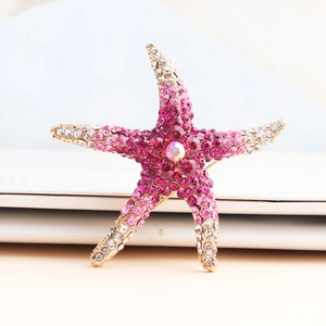 Sparkling gradient rhinestone starfish brooch with a large center gem in a gold finish