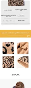 Dettaglio della trama leopardata e del filato di alta qualità del berretto invernale a maglia