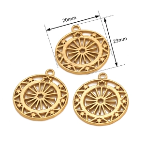 Pendentif roue étoile en acier inoxydable doré avec dimensions de 20 mm sur 23 mm