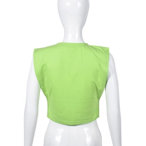 Vista posteriore del crop top senza maniche verde brillante con trama in maglia