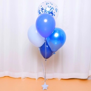 Blue and white mixed latex balloon bundle with star-shaped weight for party decor