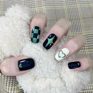 Checkerboard Heart Pattern Press On Nails Square Head Green Black Short Wearable Manicure For Women