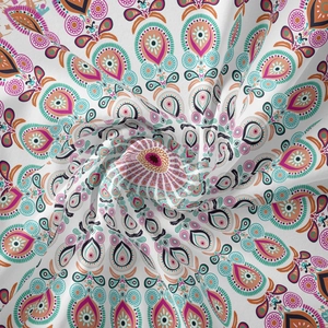Gros plan détaillé du motif mandala bohème sur le tissu de tapisserie décorative