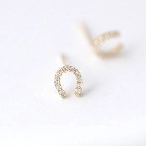 Boucles d'oreilles fer à cheval en argent S925 et oxydes de zirconium forme en U