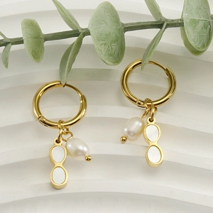 18K gold-plated stainless steel hoop earrings with natural pearls and mother of pearl
