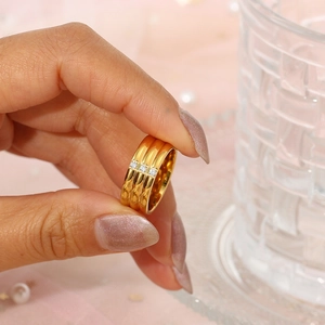 Polished 18K gold-plated stainless steel triple band ring with three sparkling zircons