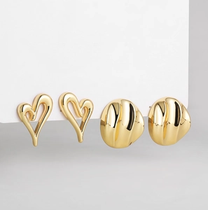 Detail of 18K gold hollow heart and irregular round geometric stud earrings set