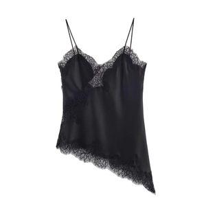Damen Satintop in Schwarz mit feiner Spitze und asymmetrischem Saum für Freizeit