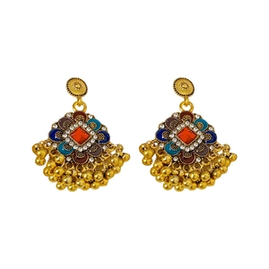 Boucles d'oreilles Jhumka vintage dorées avec pierres rouges et détails en émail