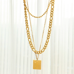Dreilagige goldene Titanstahlkette mit minimalistischem Porträt-Anhänger für Damen
