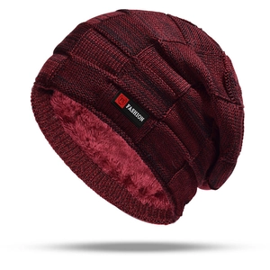 Bonnet d'hiver en tricot rouge vin pour hommes avec doublure polaire et motif quadrillé