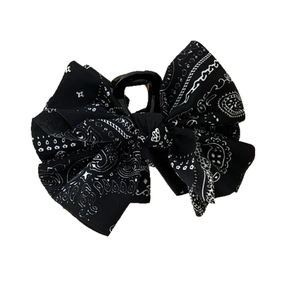 Pince à cheveux rétro française en tissu noir avec nœud à motif paisley blanc sur blanc