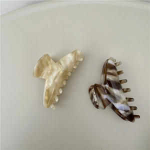 Two-piece minimalist acetate hair claw set featuring marble and amber patterns
