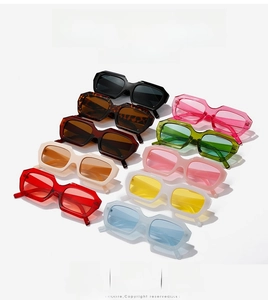 Collection de lunettes de soleil carrées rétro en plusieurs couleurs avec finition brillante