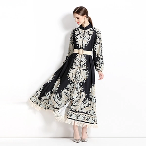 Robe longue noire à manches longues avec imprimé cachemire et franges