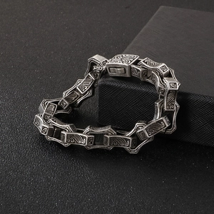Retro oxidized silver chain bracelet with intricate cloud pattern and secure clasp