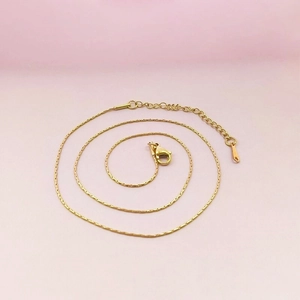 Detail of gold stainless steel chain with lobster clasp and adjustable droplet tail