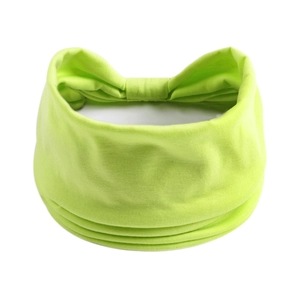 Dettaglio della fascia yoga larga verde neon con trama a maglia e pieghe sul retro
