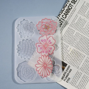 Detalle de molde de silicona de 6 flores con artesanías de resina floral y texturas